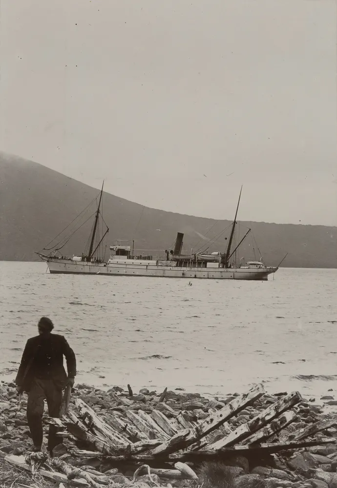 Image 4, Grafton wreck and Hinemoa