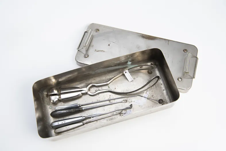 Various instruments from Dr Eleanor Baker McLaglan’s doctor’s bag. Photograph includes a pair of obstetric forceps within the tray for sterilizing these. Collection of Northland Medical Museum. Photography: Ellen Smith.