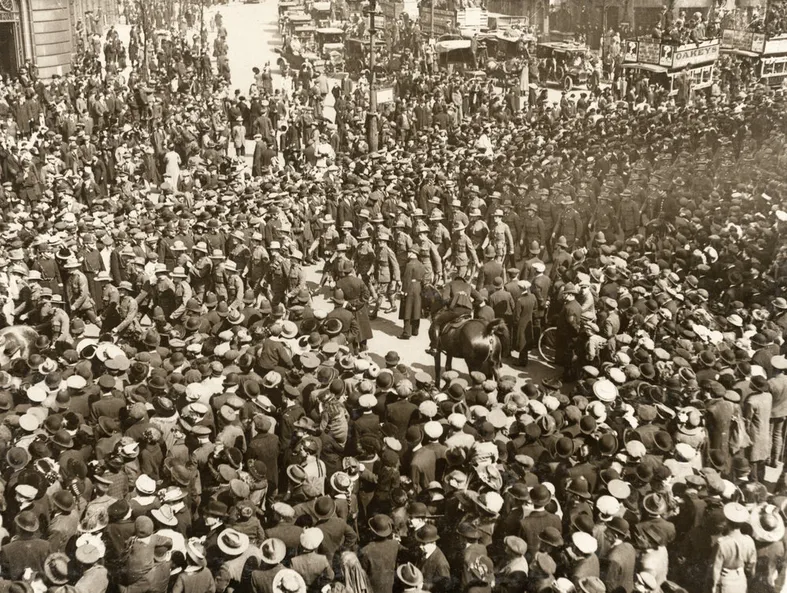 New Zealand troops marching through London to Westminster Abbey for the Anzac Day service in 1916