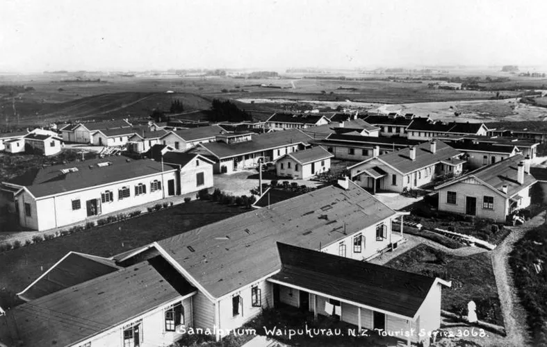 A photographic postcard of the Pukeora Sanatorium, Waipukurau