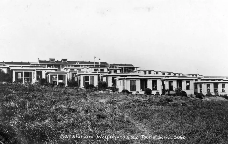 A photographic postcard of buildings at the Pukeora Sanatorium, Waipukurau