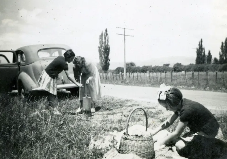 Car picnic from the 1950s